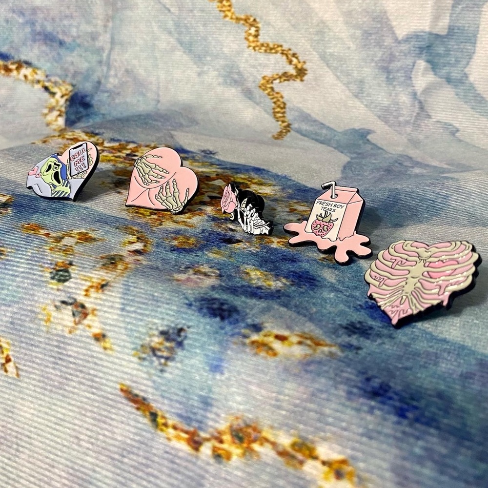 Halloween pin set